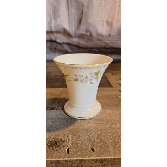 Wedgwood Bone china Made in England Floral pattern - Picture 3 of 5